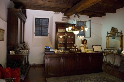 farmacia_mobile_antico_melino_orta_san_giulio_erboristeria_thesaura_naturae_naturali_i_rimedi_ildegarda